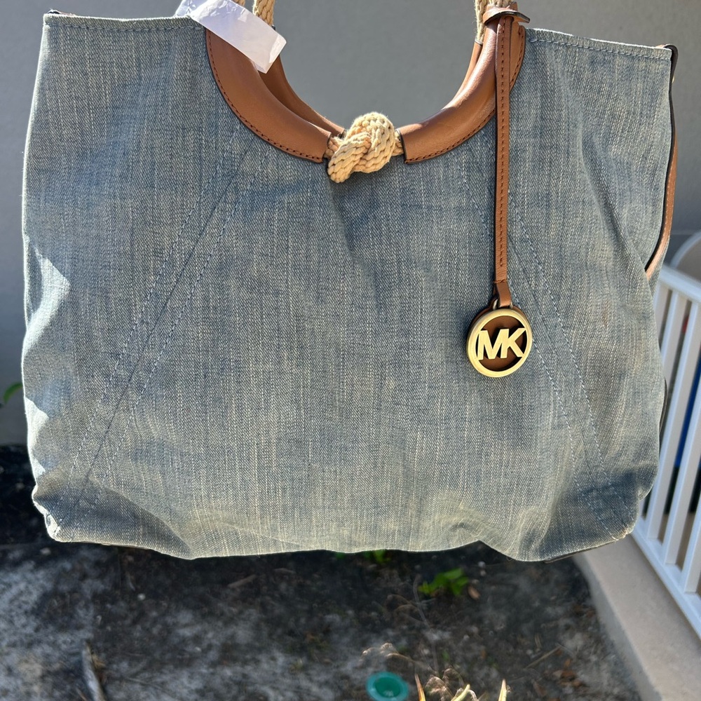 Michael Kors Isla Ring Large Shoulder Tote